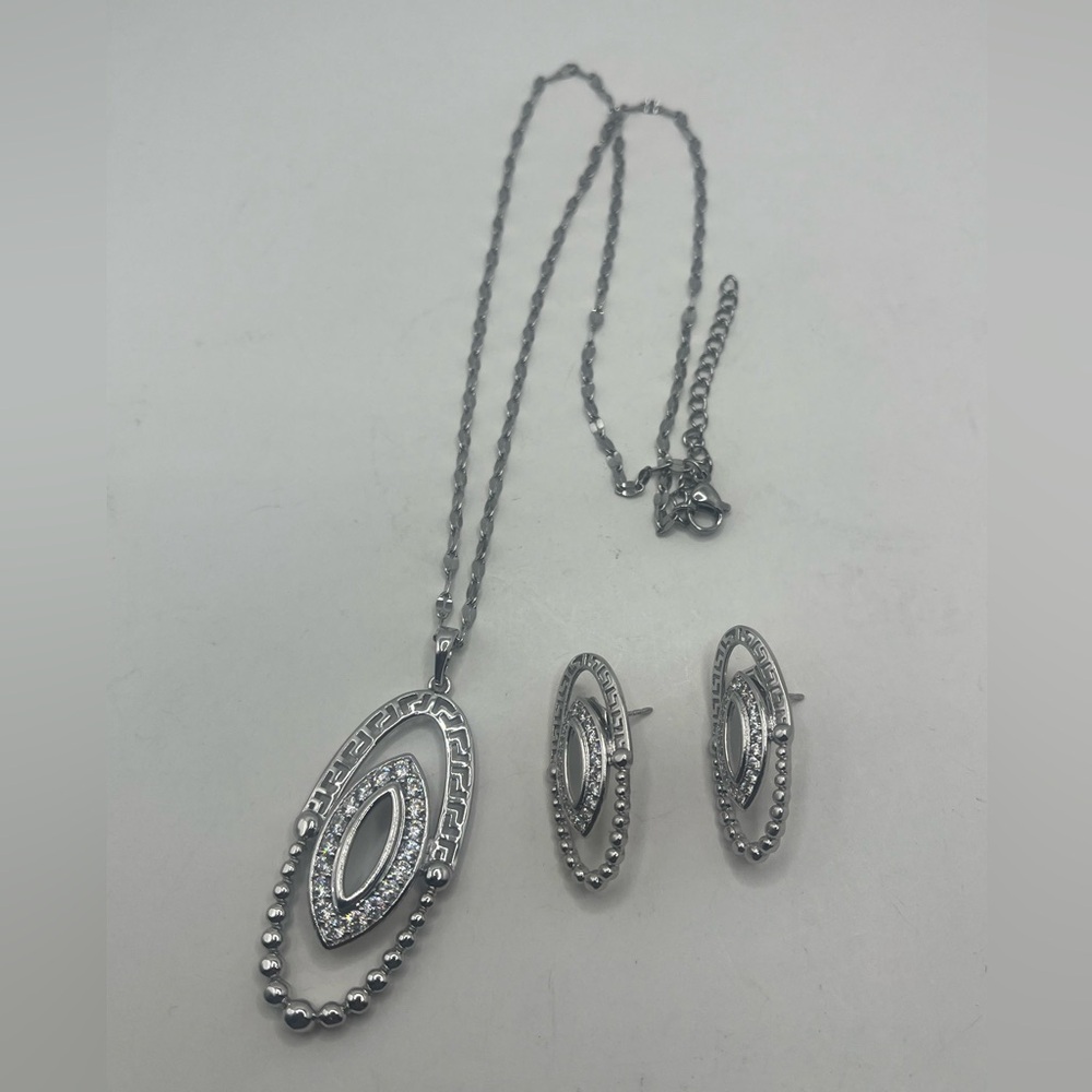 Elegant Silver Jewelry Set